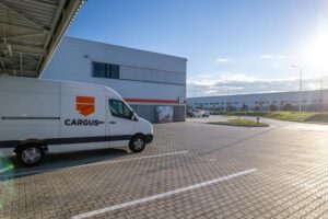 Tranzacție majoră pe piața de curierat: Cargus, cumpărată de SameDay. Era ultima companie deținută de fondul MidEuropa în România