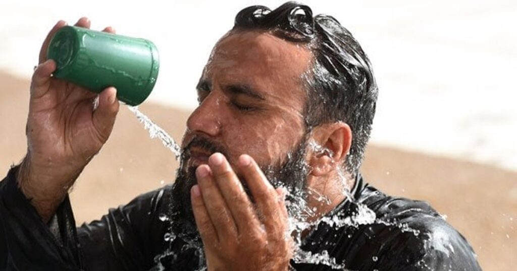 Ce nu e bine să faci pe timp de caniculă. 8 sfaturi pentru a face față temperaturilor ridicate