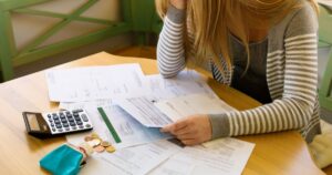 Val de scumpiri de la 1 iulie: Expiră plafonările la alimente, energie și RCA