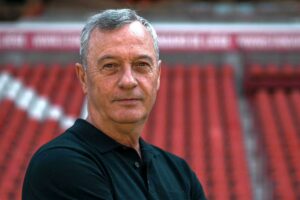 Portretul făcut de belgieni lui Mircea Rednic » „Știu că i-a plăcut armata și ne strângea șurubul! Ne aducea vin în vestiar”