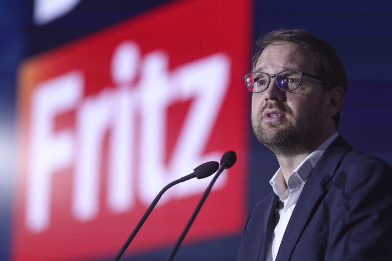 Fritz, despre obținerea cetățeniei: „De peste un an trec prin cea mai românească experienţă ever / Am un mesaj pentru haterii care îmi zic «marş!»”