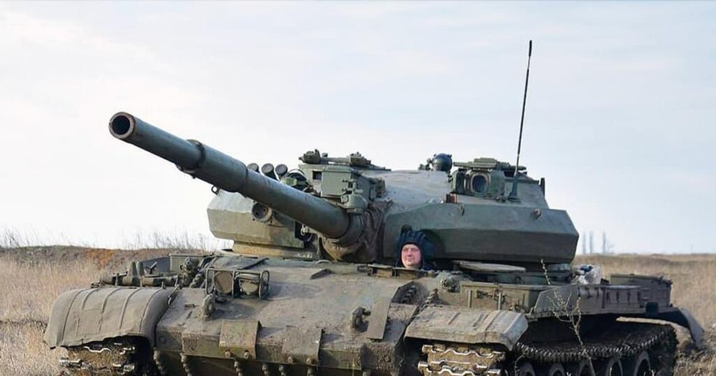 Rusia a ajuns la fundul sacului. Refoloseşte tancuri depăşite de tip T-62 în războiul din Ucraina