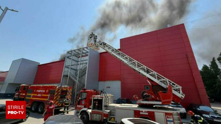 Incendiu la cel mai mare mall din România. Desfășurare impresionantă de forțe | VIDEO