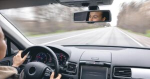 Ponturi pentru șoferii care merg în vacanță cu mașina, pentru a ajunge în siguranță la destinație: „Distanța corectă este jumătatea în metri a vitezei pe care o ai”