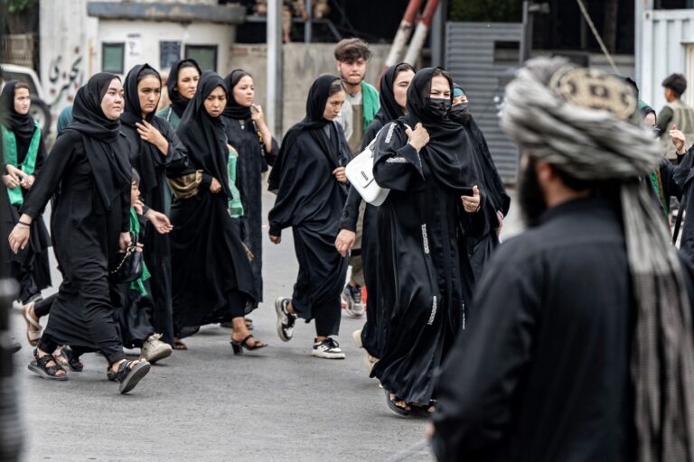 SUA a votat împotriva rezoluției ONU care condamnă „opresiunea sistematică” pe care o trăiesc femeile în Afganistan. Rusia, China și Iran s-au abținut