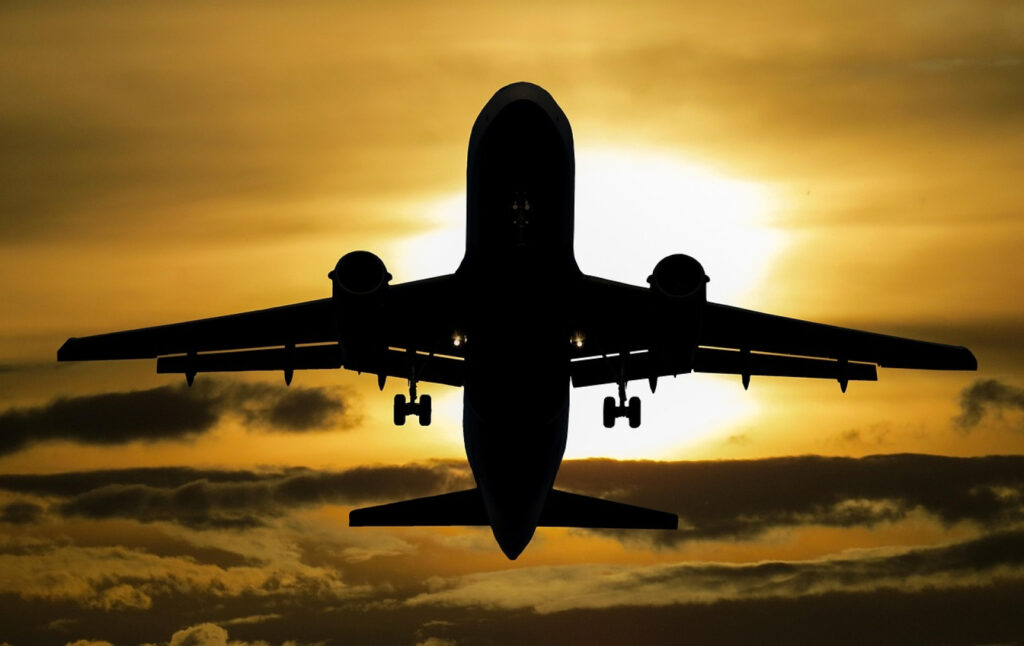 Anunț important al unei companii aeriene: Zborurile de pe Aeroportul Băneasa, mutate temporar pe Otopeni