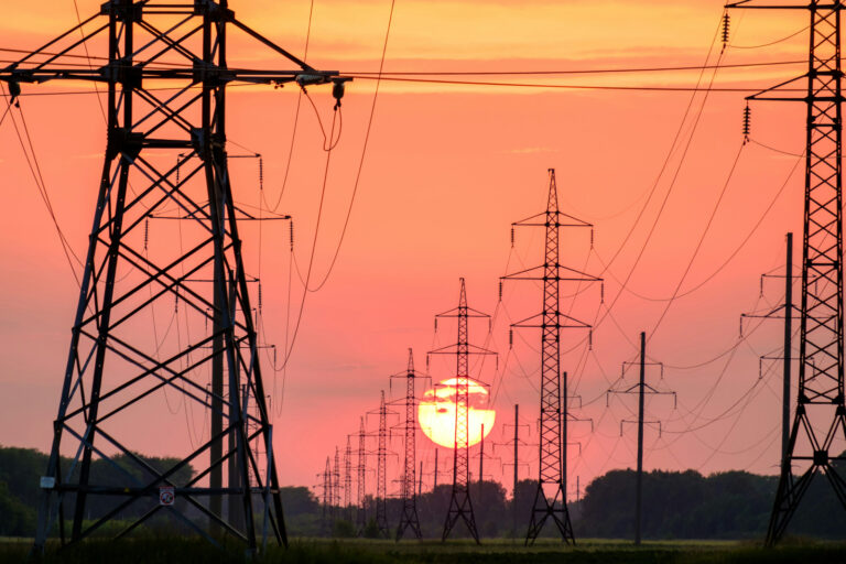 ANRE, decizie privind dubla taxare pentru energia electrică stocată și reintrodusă în rețea