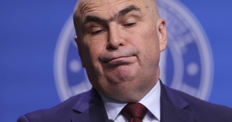 Reacția lui Bolojan, după ce a fost întrebat dacă este dispus să renunțe la o parte din salariu