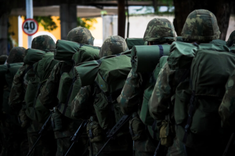 Se va introduce serviciul militar obligatoriu? Precizările ministrului Apărării