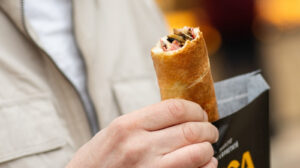 Românii, revoltați că Luca a mărit prețurile: „Simigeria ar trebui să fie un loc unde-și permite toată lumea să mănânce”