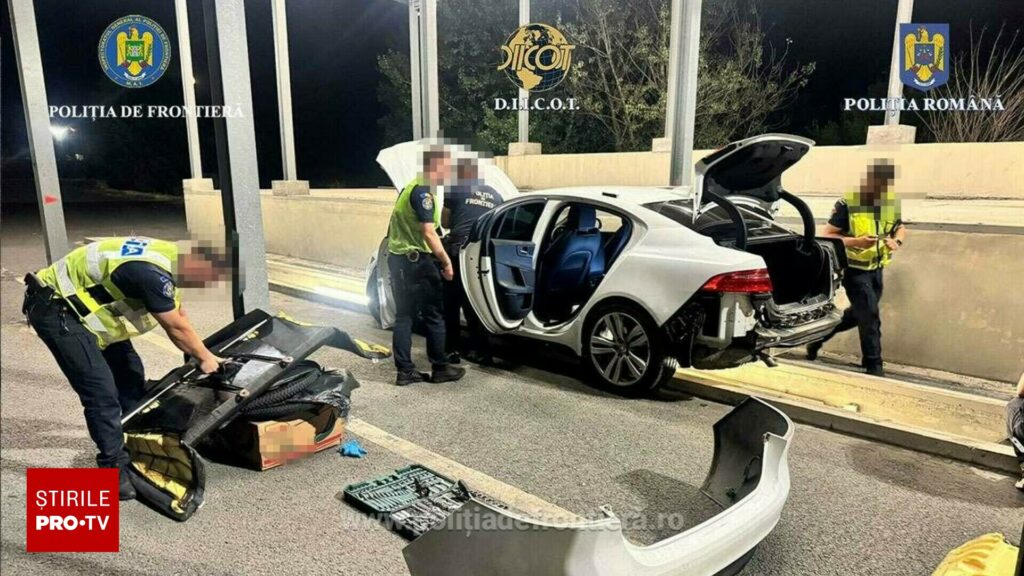 Un bărbat a fost arestat după ce polițiștii de frontieră de la Nădlac au descoperit ce ascundea în mașină. FOTO