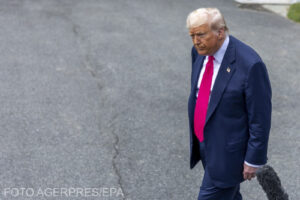 Donald Trump e bolnav: De ce i s-au umflat picioarele?