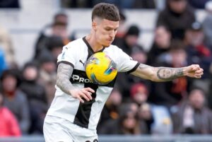 Vine Dennis Man în locul fotbalistului cumpărat cu 40 de milioane de euro?! Vestea momentului din Italia