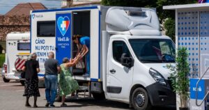 MedLife continuă să susțină comunitățile vulnerabile: peste 300 de locuitori din satele din Brașov și Alba au beneficiat de analize și consultații medicale gratuite în doar 6 zile, prin proiectul Caravana cu Sănătate