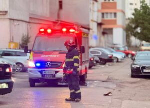 Viituri și copaci căzuți în șase județe din țară. Două persoane salvate de pompieri după ce pârâuri au ieșit din matcă