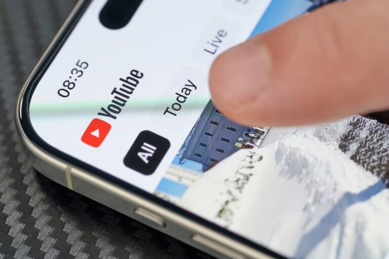 „Un pas important”: Australia devine prima țară din lume care va bloca accesul tinerilor la YouTube