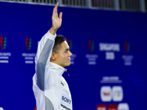 Când revine David Popovici în România, după ce a devenit unic în lume la natație! De ce s-a retras de la cursa de 50 m