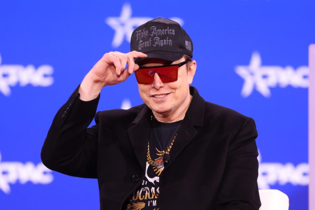 Elon Musk a donat milioane de dolari aliaţilor republicani chiar înainte de a-şi anunţa propriul partid și în toiul conflictului acerb cu Donald Trump