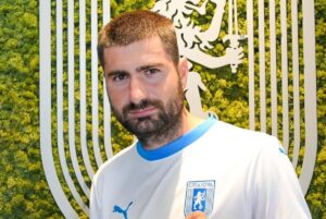 SuperLiga: Întăriri pentru Rădoi – Un experimentat fundaș a semnat cu Universitatea Craiova