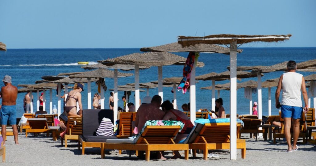 Litoralul își cheamă turiștii înapoi. Reduceri la „all inclusive” în plin sezon. Cu cine concurează Riviera Românească la prețuri