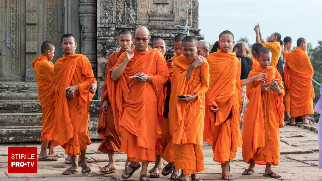 Zeci de călugări au demisionat după ce noul stareț al Templului Shaolin le-a impus să stea mai puțin timp pe telefoane