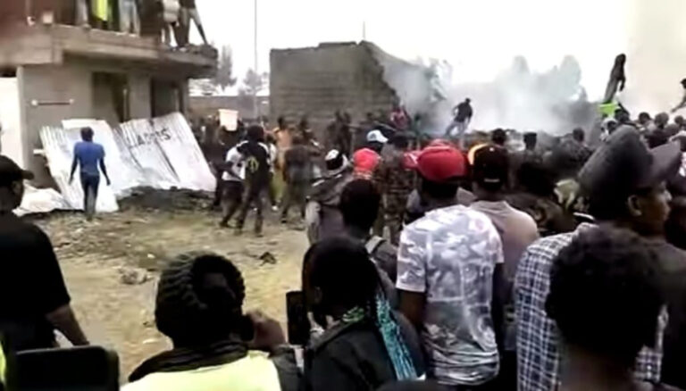 Avion prăbușit în capitala Kenyei, într-o zonă rezidențială