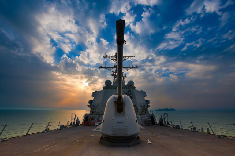 Beijingul susține că armata a „alungat” distrugătorul american USS Higgins în apropierea recifului Scarborough, unde două nave chineze s-au ciocnit