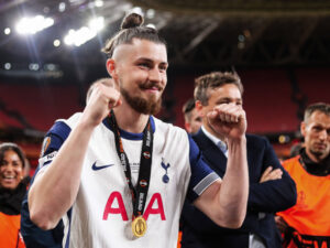Antrenorul lui Tottenham a oferit ultimele detalii despre Radu Drăgușin, înainte de Supercupa Europei