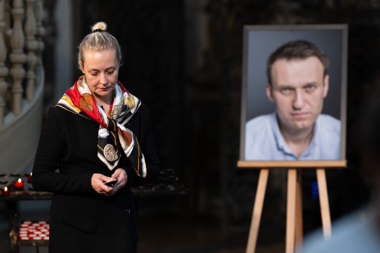 Văduva lui Navalnîi îi cere lui Putin să-i elibereze pe opozanții încarcerați. „Știu mai bine decât oricine costul întârzierilor în eliberarea prizonierilor”