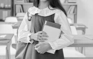 Invenție uimitoare făcută de o elevă: Cum a realizat o pătură termică cu energie solară pentru persoanele fără adăpost