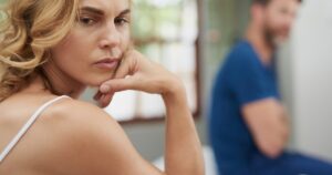 „Nu știu, fă tu”. Incompetența strategică, tehnica prin care evităm sarcinile incomode acasă și la job