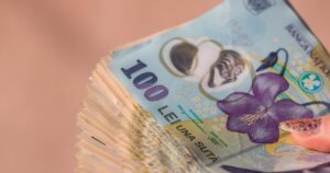 Salariile de nabab ale șefilor din ANRE, ASF și ANCOM vor fi reduse cu 30%