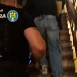 O fabrică clandestină de țigări, descoperită de DIICOT. Era operată de români, moldoveni și ucraineni