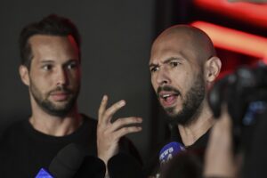 Fraţii Tate îşi fac un buncăr de 3,9 milioane de dolari la Bucureşti, spune un celebru constructor din domeniu