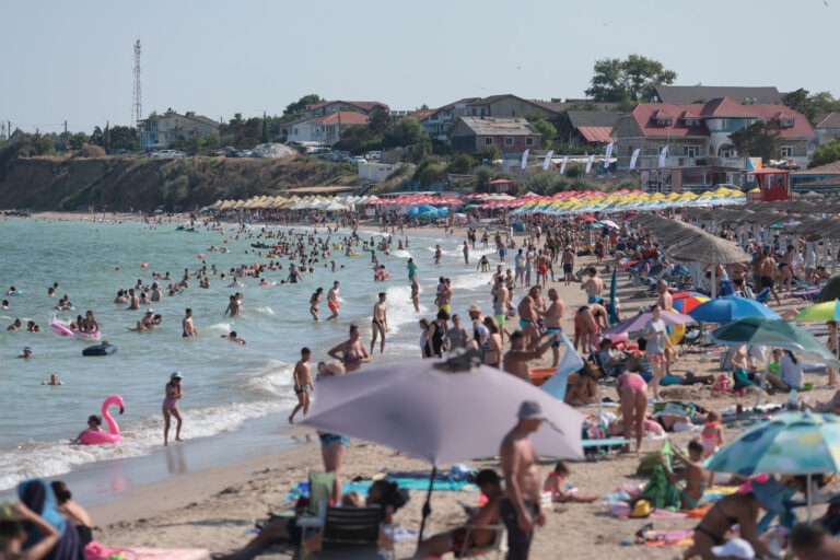 Litoralul pentru toți. Când începe programul și ce oferte propun agențiile pentru turiști