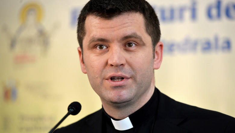 Mesajul și fotografia cu un „un dac neaoş din Nigeria” postate de preotul catolic Francisc Doboș, după ce deputatul AUR Dan Tănase i-a îndemnat pe români să refuze comenzile livrate de străini