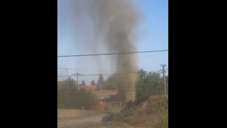 Incendiu la punga de gaz din Amara, Ialomița / Update: Crater de 50 de metri și oameni evacuați / video