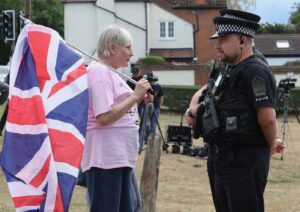 Protest cu violențe în Marea Britanie. Manifestația a avut loc în fața unui hotel devenit ținta mișcării anti-imigrație