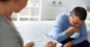 Pare un moft, dar nu e. Cât de importantă este consilierea psihologică în cazul bolnavilor de cancer: „Pacientul trece prin cinci faze”