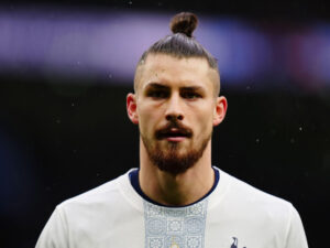 Ce lovitură! Tottenham a decis: Radu Drăgușin, OUT!