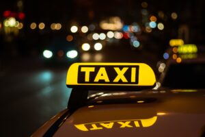 Taximetristă româncă, „legendă” în Ibiza: Sfidează de 20 de ani poliția și conduce propria rețea de șoferi