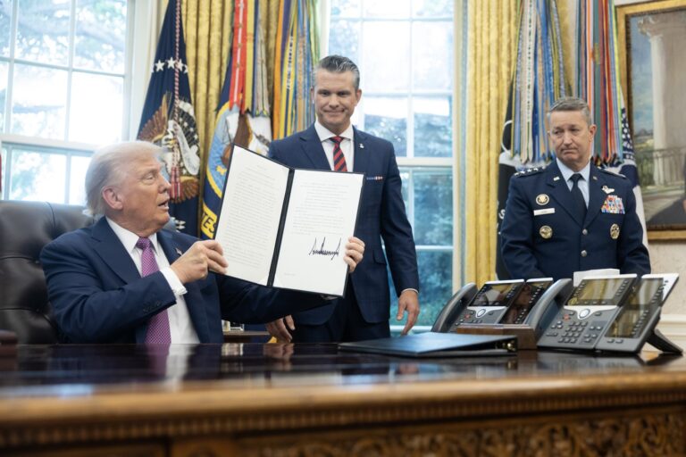 Donald Trump a semnat ordinul pentru noul nume al Pentagonului. „Am obținut pace datorită faptului că suntem puternici”