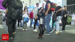 Roboți care gătesc, spală sau fac curat, prezentați la târgul de tehnologie din Berlin. AI-ul, vedeta evenimentului