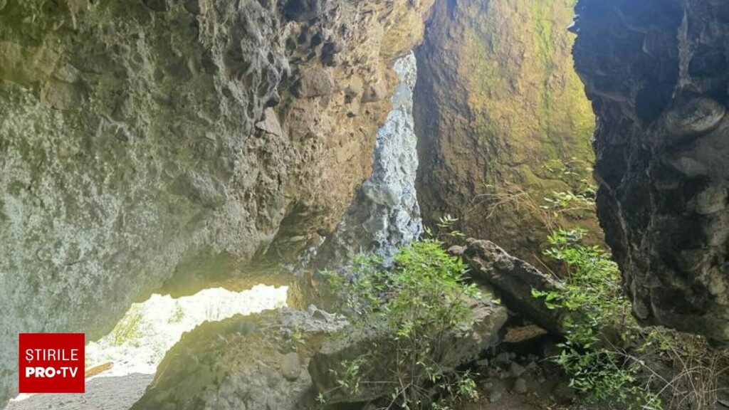 Peştera Mare din Andreneasa, unică în România. Recomandare pentru turiștii care vor o drumeție spectaculoasă, dar ușoară