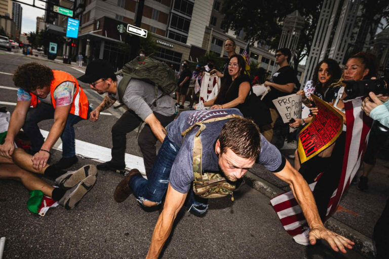 „Este clar, suntem în război”. Temeri pentru ce va urma în SUA după asasinarea activistului MAGA Charlie Kirk