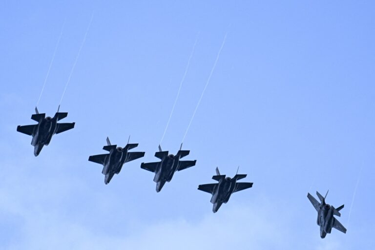 VIDEO „Al doilea atac kinetic” al armatei americane. Trump publică imagini cu bombardamentul, după o mare desfășurare de avioane invizibile F-35
