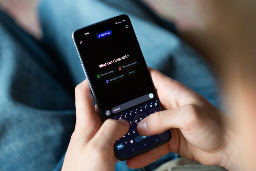 Ce arată peste un milion de conversații despre modul în care folosim ChatGPT