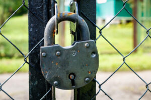 Vești proaste pentru români. Companiile de stat care se vor închide. Sunt o ”gaură neagră” anunță Bolojan