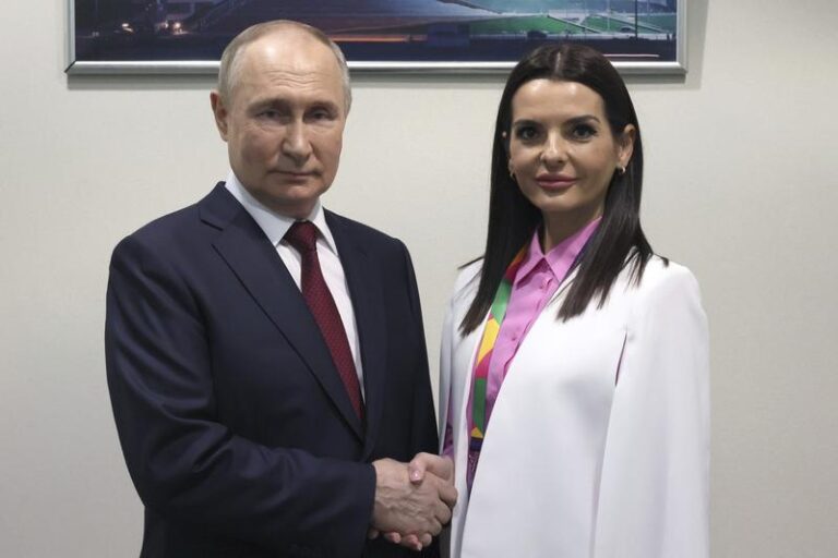 Ucraina anunță sancțiuni împotriva mai multor politicieni din Republica Moldova, cu o săptămână înainte de alegeri / Victoria Furtună şi Evghenia Guţul, pe listă