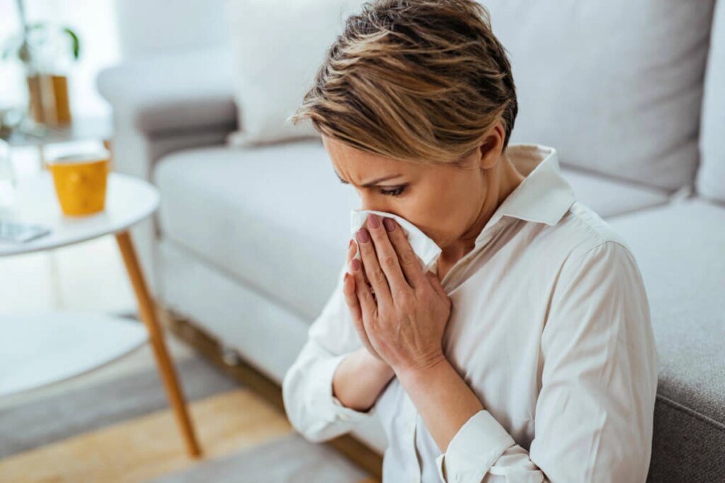 A început sezonul virozelor! Cum recunoști dacă e gripă sau Covid-19 și avertismentul medicilor pentru sezonul rece